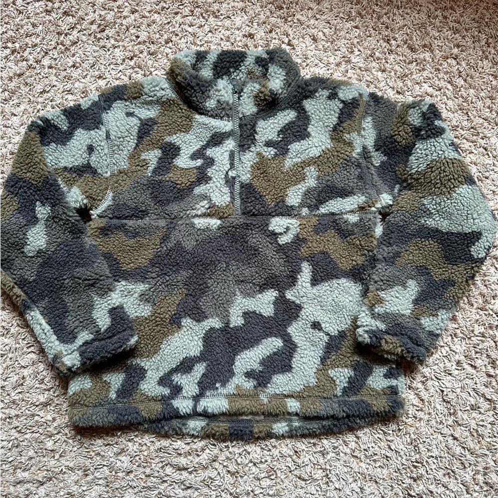 Kids NWOT Treasure & Bond Camo Sweater; Unisex; Size Medium (8/10)